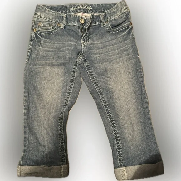 Capri’s - Picture 1 of 2